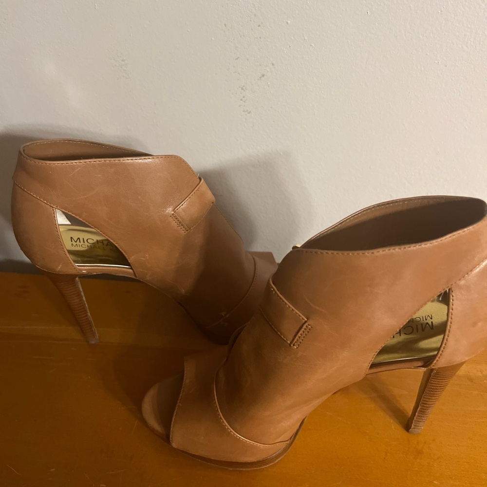 MICHAEL KORS | Isabella Open Toe Bootie Heels in Luggage 7.5M - Picture 5 of 7
